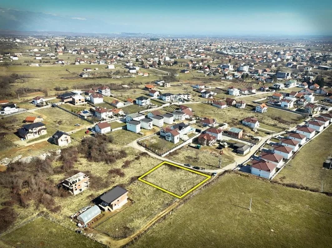 Shitet truall me sipërfaqe 10 ari — foto 2 nga 5
