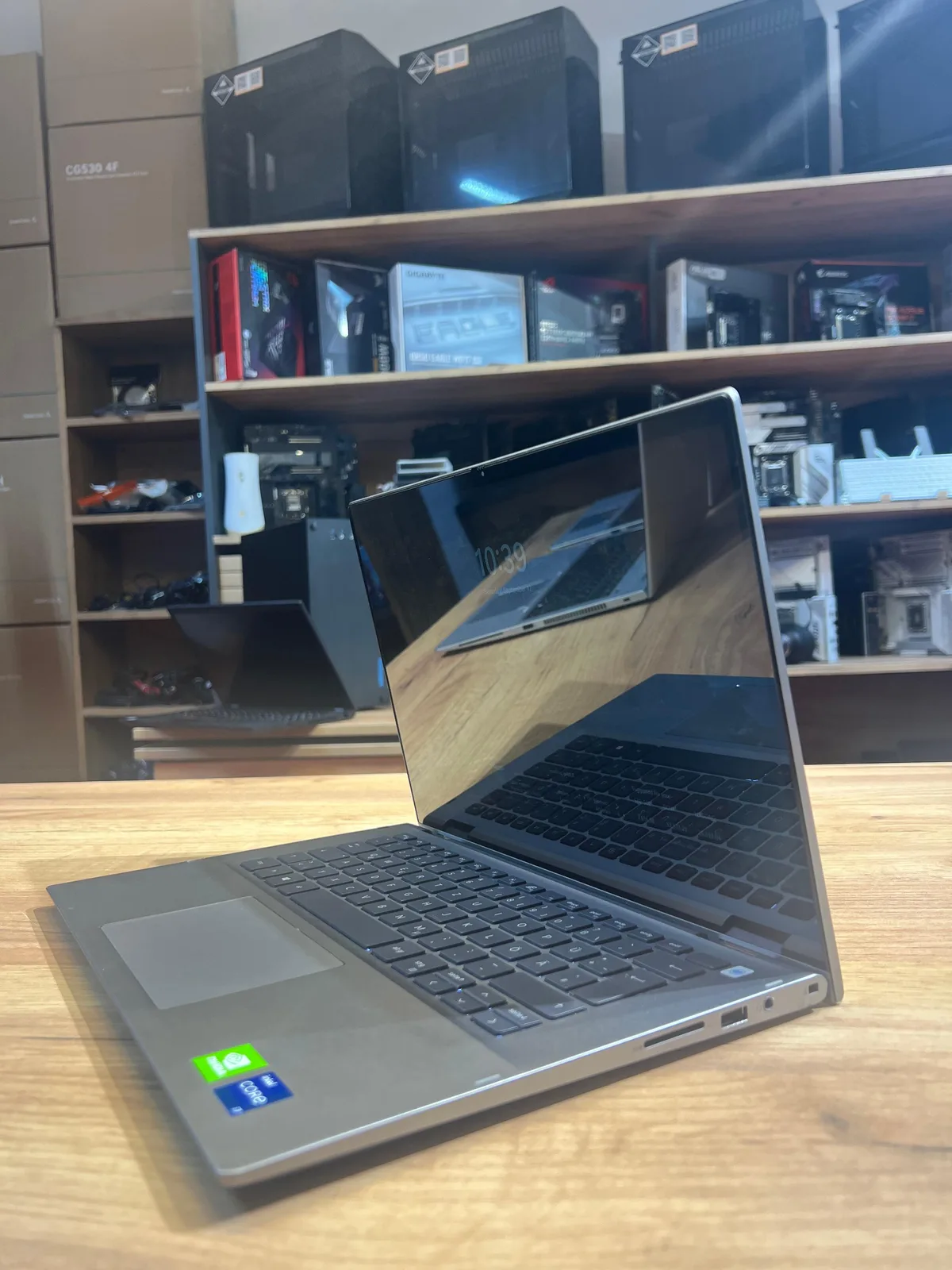 Laptop Dell Inspiron 5406 2-in-1 x360 me ekran me prekje — foto 2 nga 5
