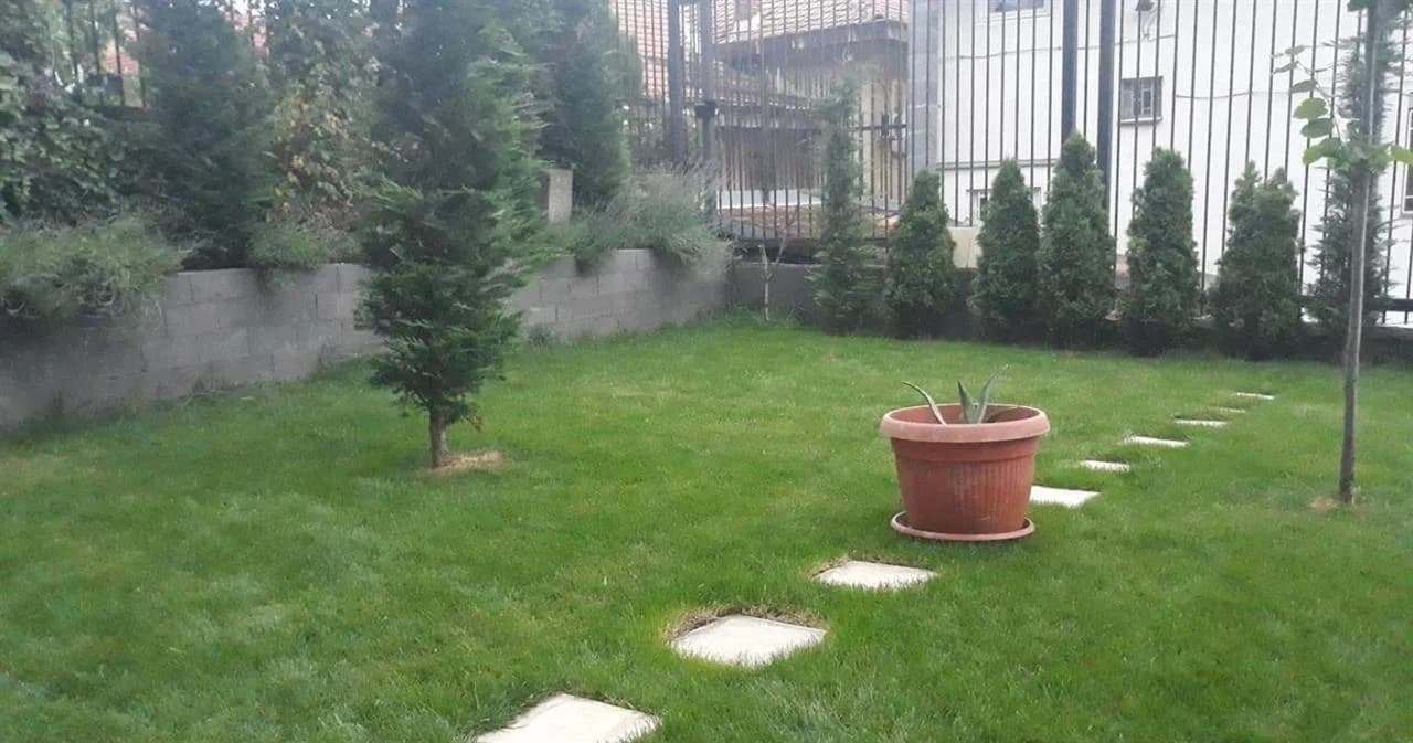 Banesë me qira me oborr — foto 2 nga 12