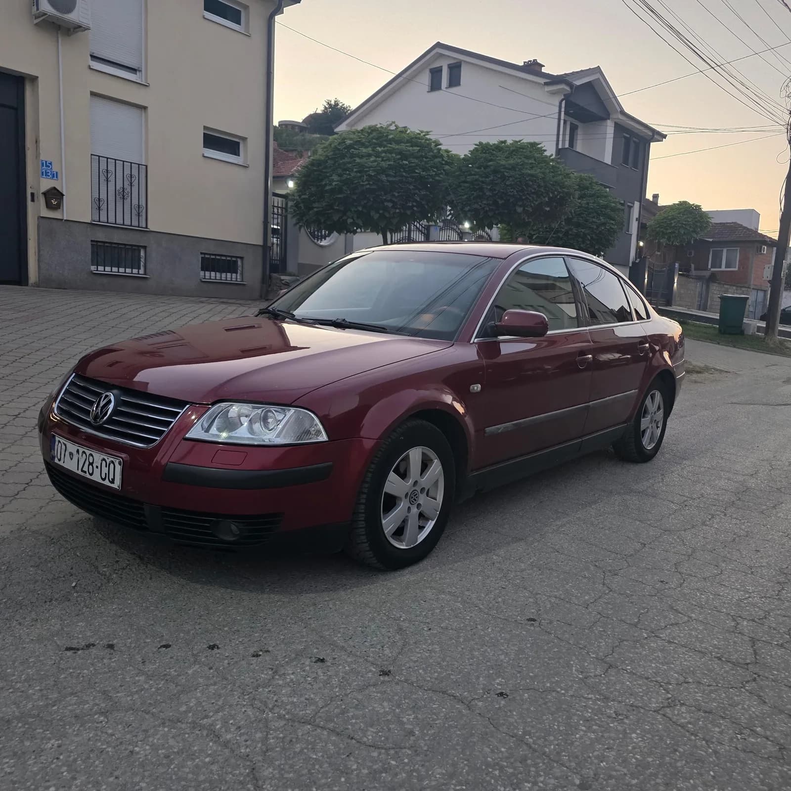 Volkswagen Passat 1.9 TDI automatik, 2003 — foto 1 nga 9