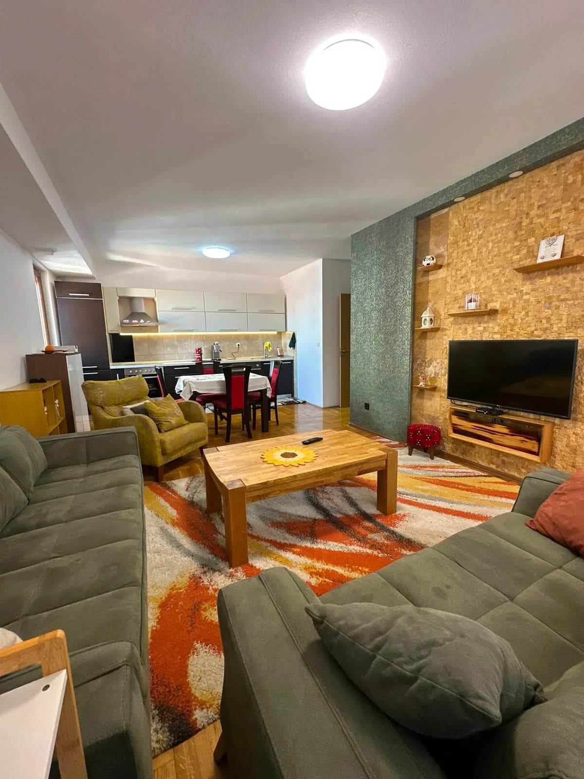 Shitet banesë 89 m² te Qafa, afër Shkollës Meto Bajraktari — foto 1 nga 12