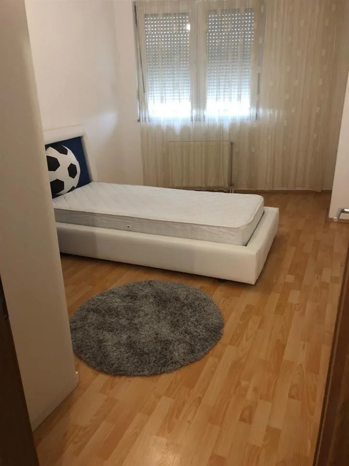 Banesë 3+1 me qira - Lagjja e Spitalit, Prishtinë — foto 1 nga 12