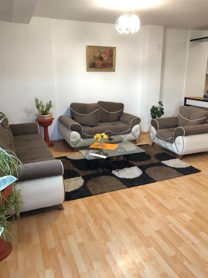Banesë 3+1 me qira - Lagjja e Spitalit, Prishtinë — foto 2 nga 12
