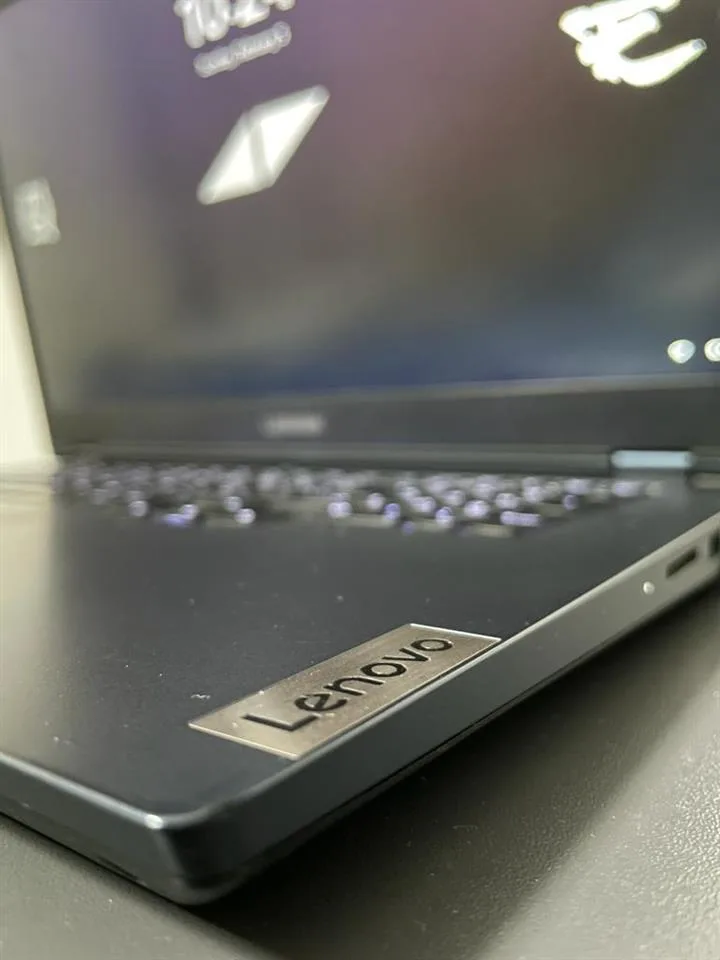 Laptop Lenovo Legion 5 i personalizuar — foto 1 nga 10