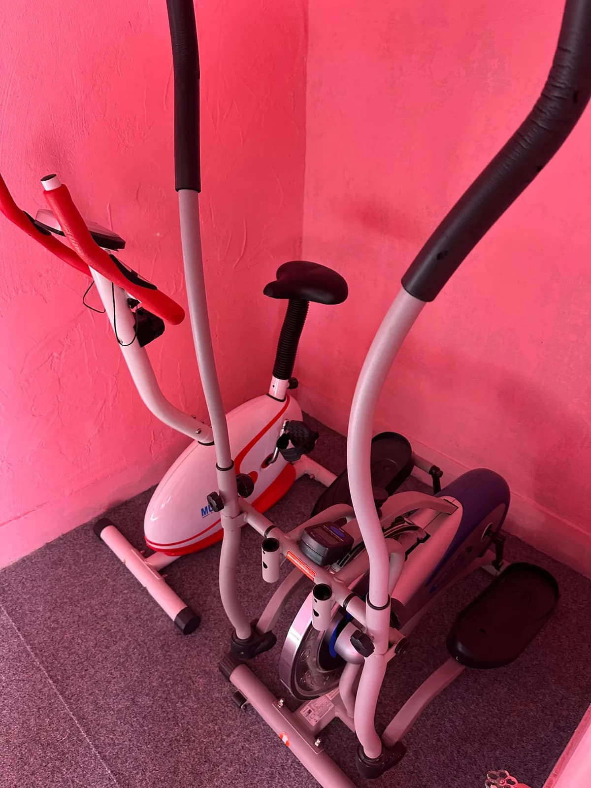 Biçikletë dhe stepper — foto 1 nga 4