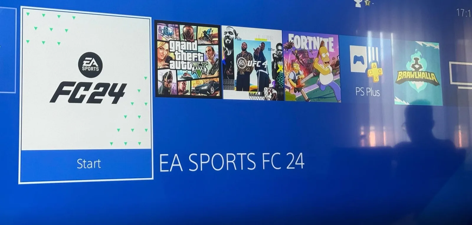 PS4 Slim 500 GB + 1 kontroller + lojëra (FC 24, GTA V, UFC 4) — foto 2 nga 6