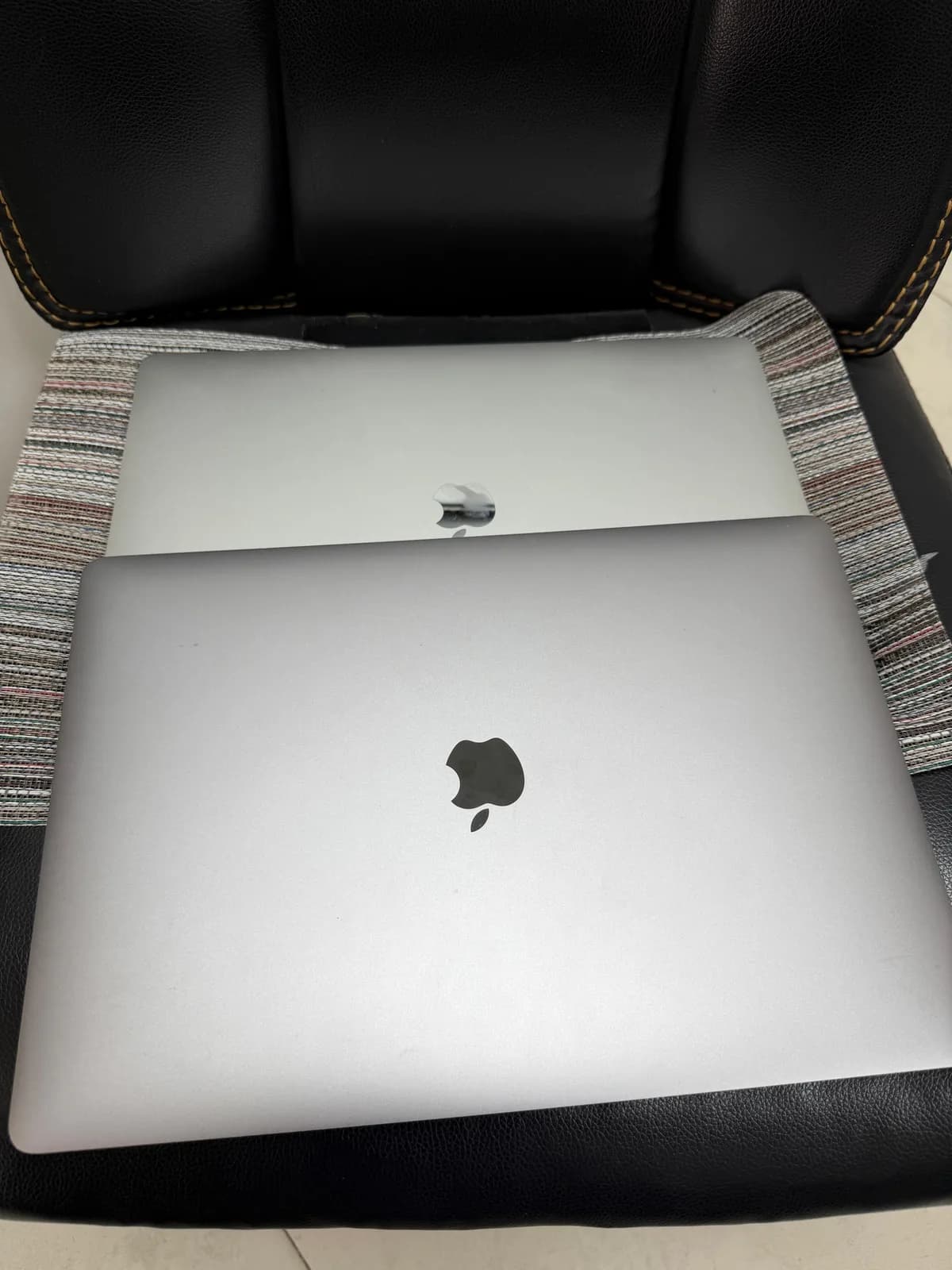 MacBook Pro 2018, i7, 15.4", 16 GB RAM, gjendje perfekte — foto 1 nga 3