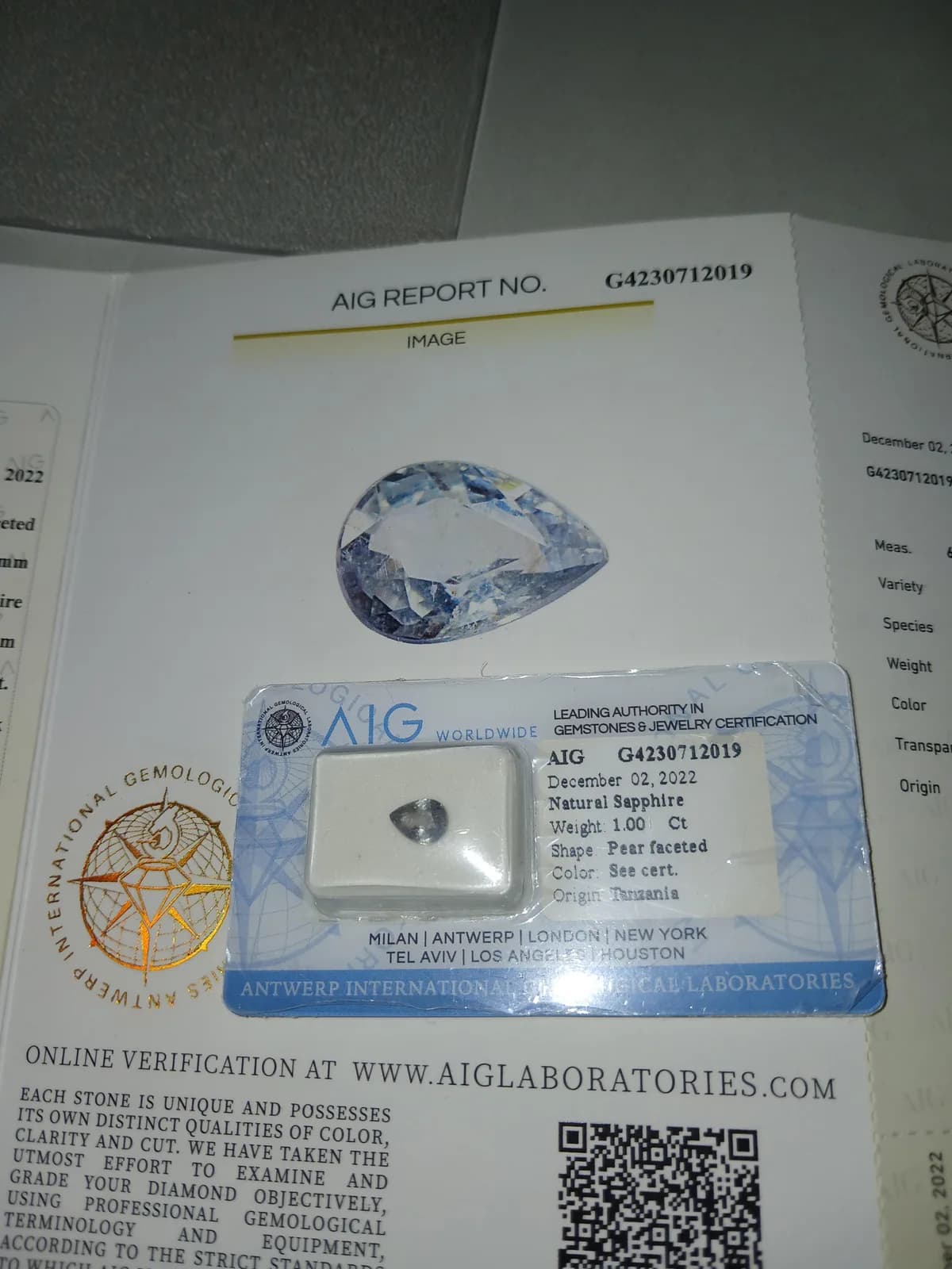 Safir natyral blu 1.00 ct me certifikatë — foto 1 nga 5