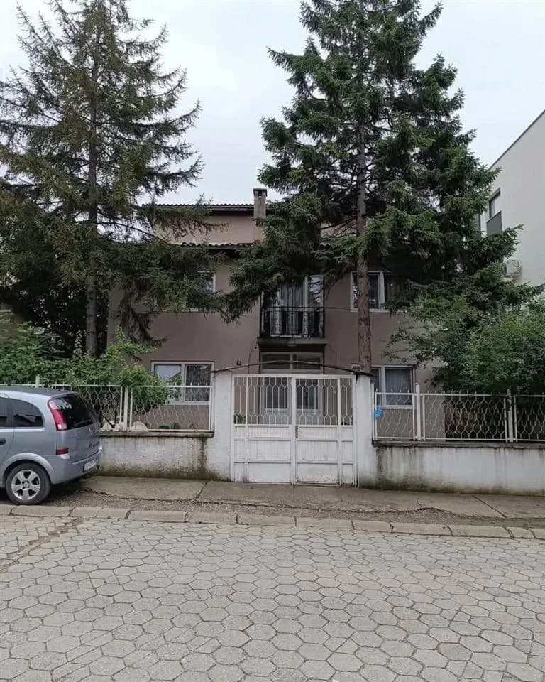 Shitet shtëpia në Bazhdarhane me 3.7 ari — foto 1 nga 4
