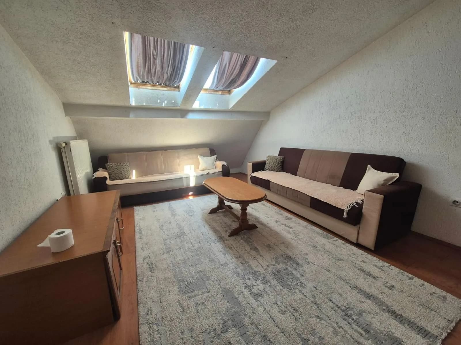 Banesë me qira në lagjen Aktash, pranë Sallës 1 Tetori — foto 1 nga 5