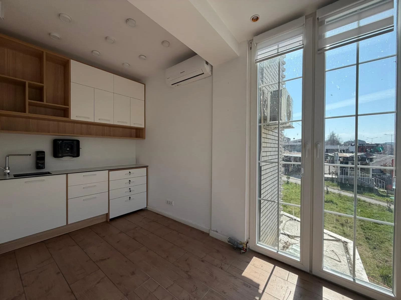 Zyrë / klinikë 100 m² me qira në Ulpianë, përballë xhamisë — foto 2 nga 6