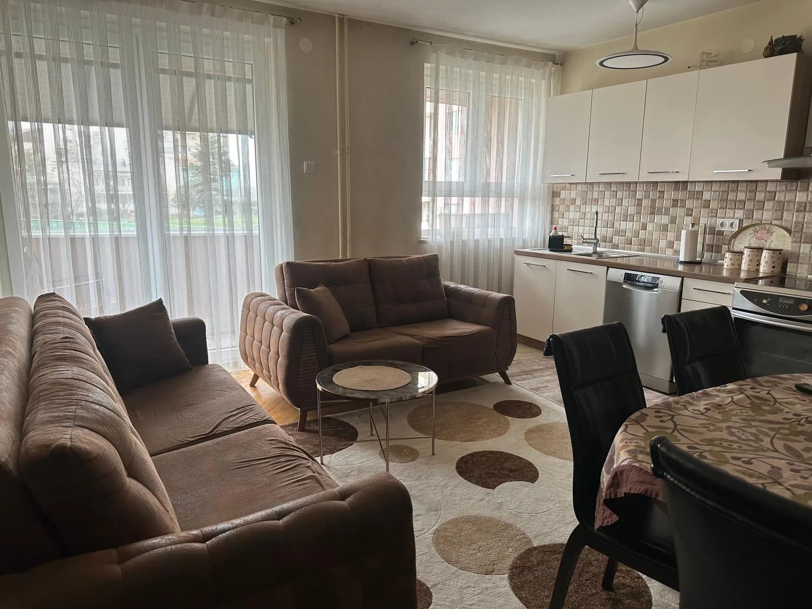 Jepet banesë me qira në Ulpianë, afër Rrethit të Interexit — foto 1 nga 12