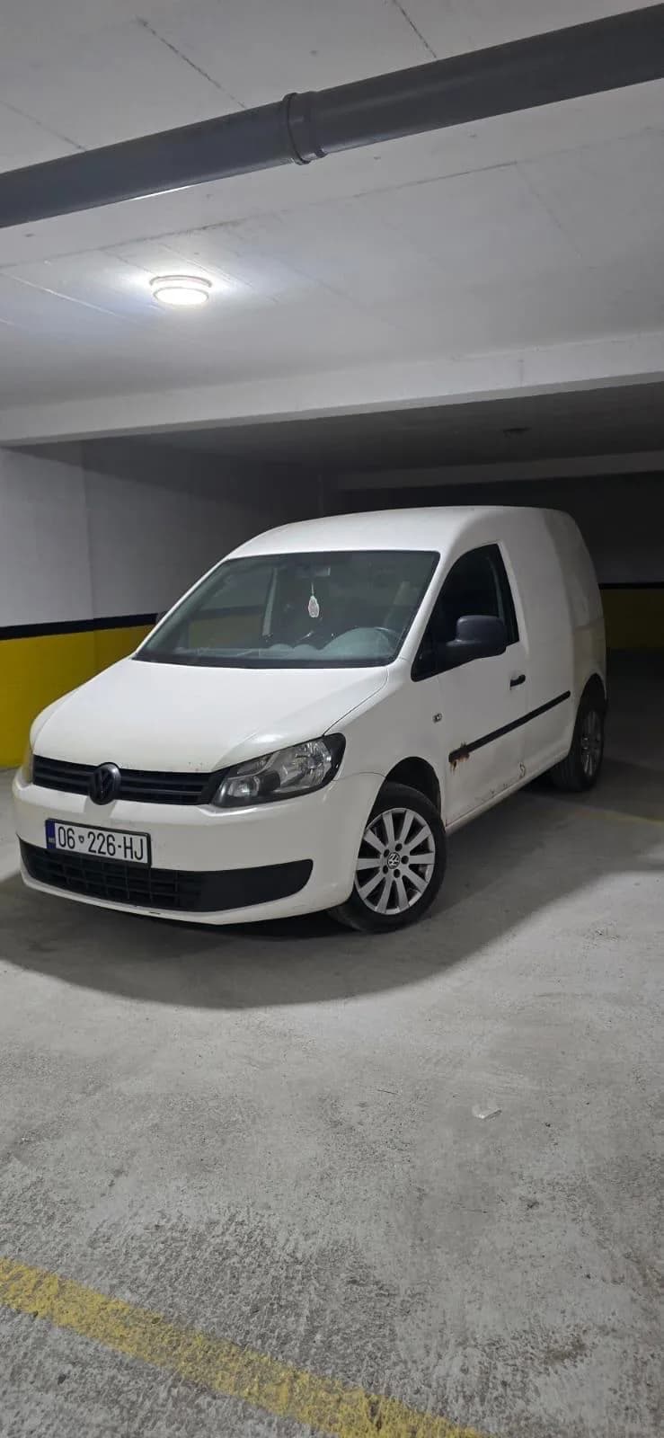 Volkswagen Caddy 1.6 TDI — foto 2 nga 12
