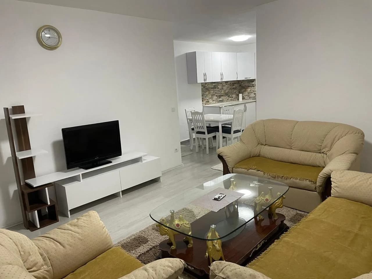 Banesë 1+1 me qira në Fushë Kosovë — foto 1 nga 5