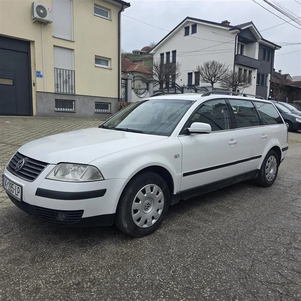 VW Passat 1.9 TDI, 2003 — foto 1 nga 9