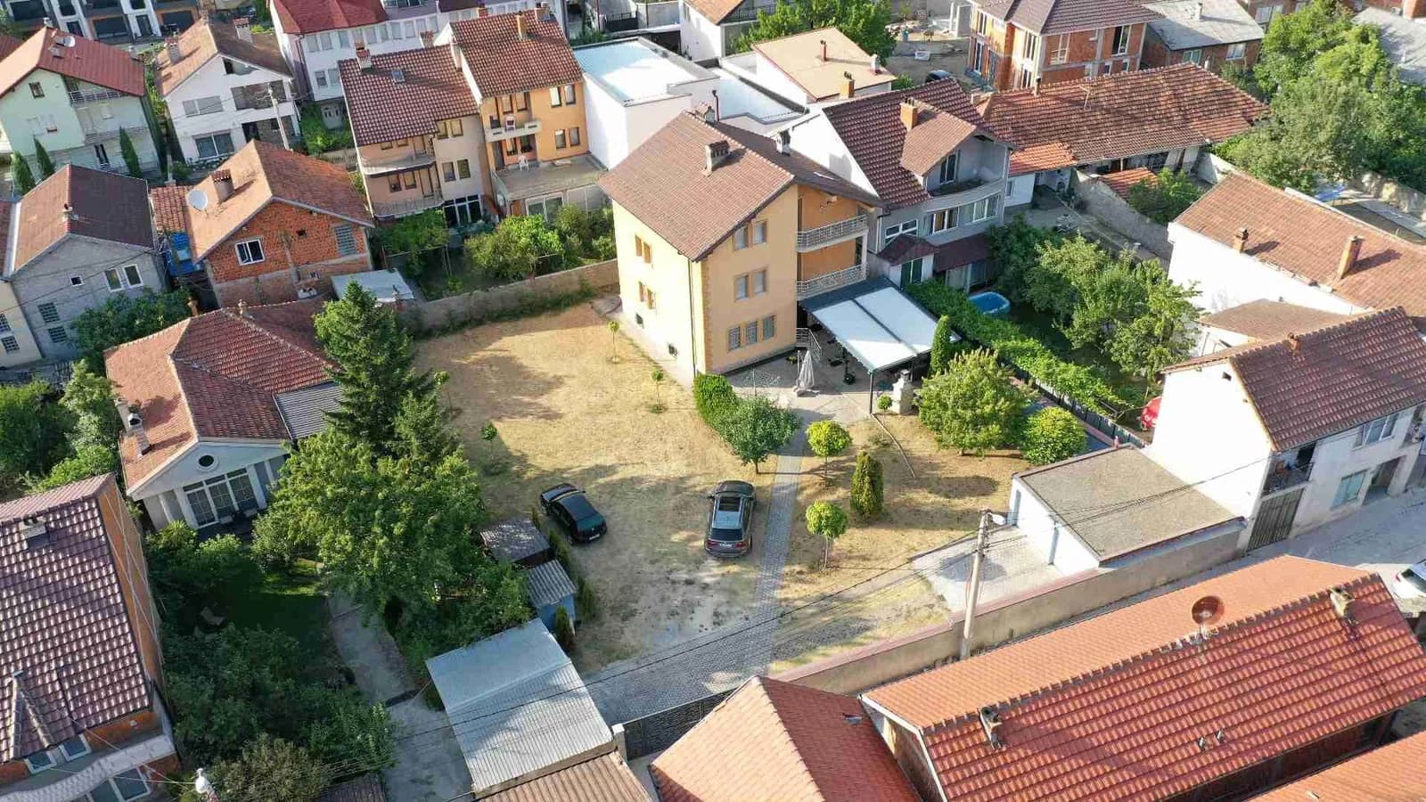 Shtëpi me 9.6 ari tokë — foto 1 nga 4