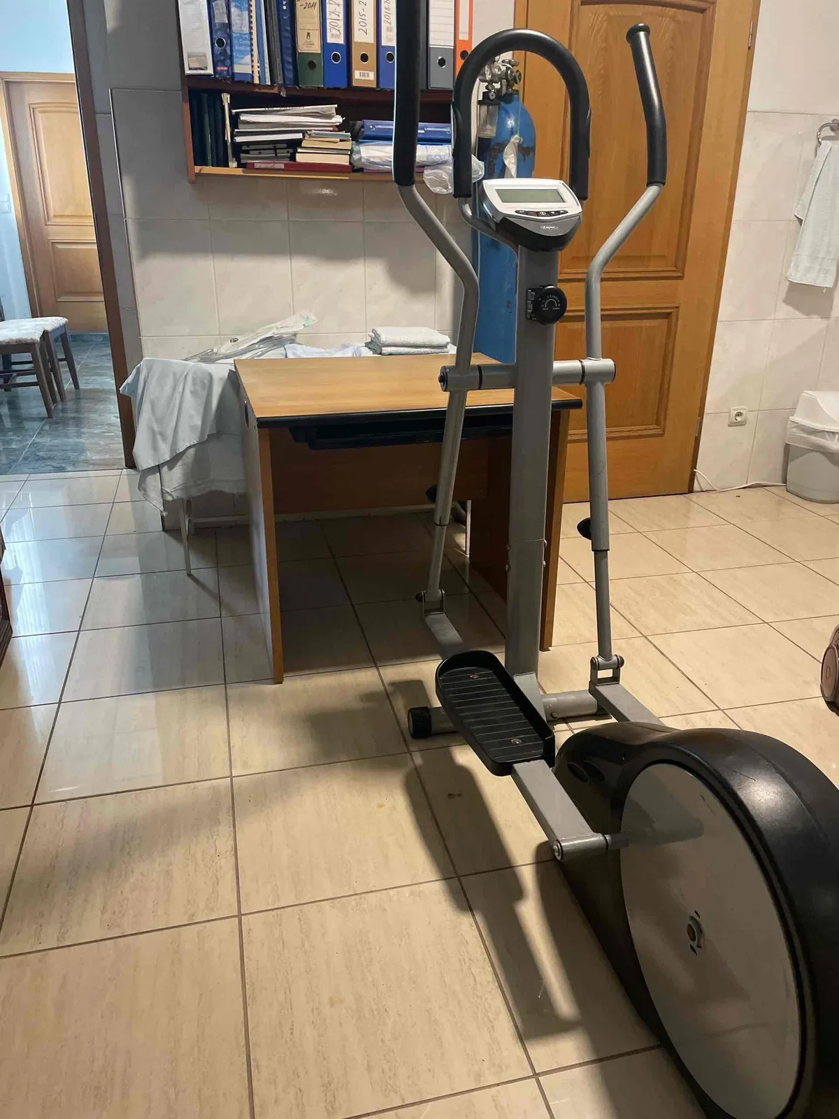 Makinë eliptike / biçikletë statike për ushtrime — foto 1 nga 3