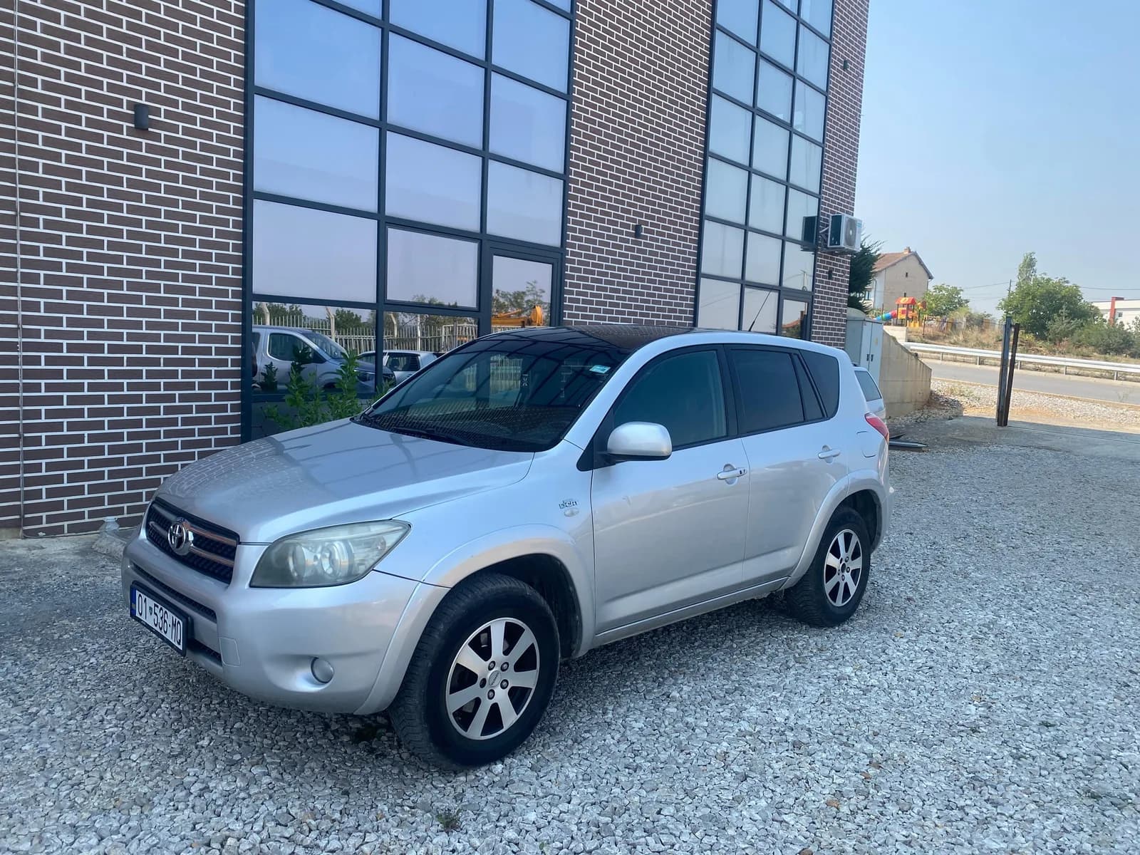 Toyota RAV4 4x4 — foto 2 nga 8
