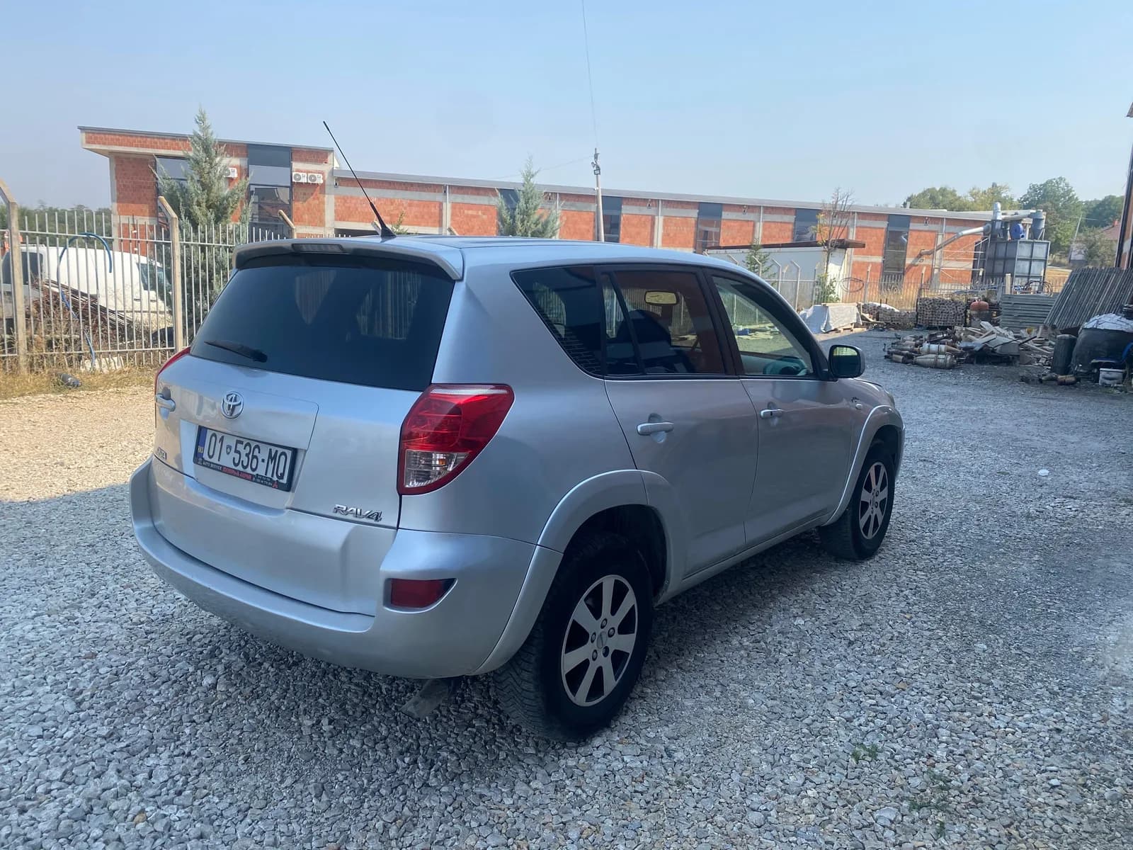 Toyota RAV4 4x4 — foto 1 nga 8