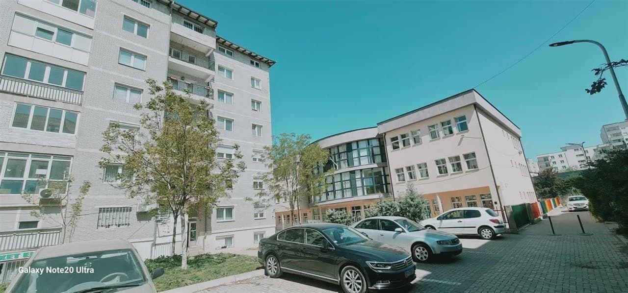 Shitet banesë në Fushë Kosovë, te shkolla Mihal Grameno II dhe ambulanta — foto 1 nga 4