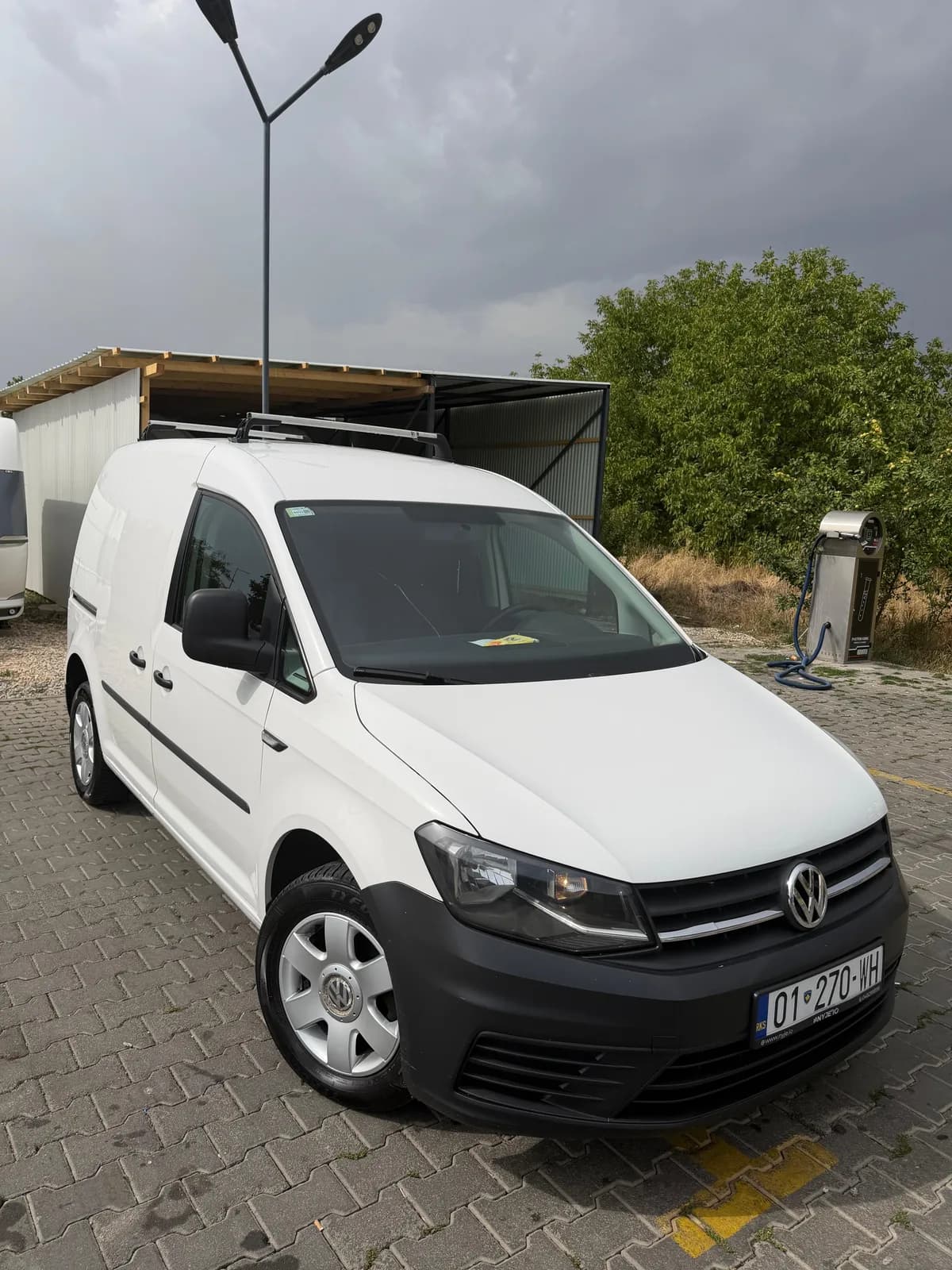 Volkswagen Caddy 1.6 TDI, viti 2015, RKS, nga Zvicra — foto 1 nga 9