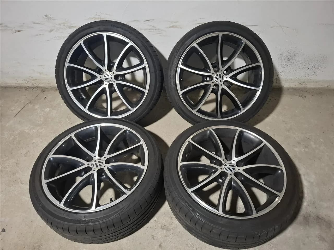 Set fellnesh me goma vere 225/40 R18 origjinale — foto 1 nga 8