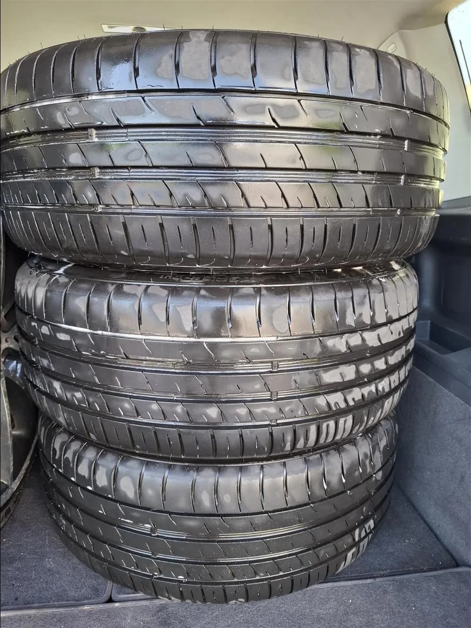 Set fellnesh me goma vere 225/40 R18 origjinale — foto 2 nga 8