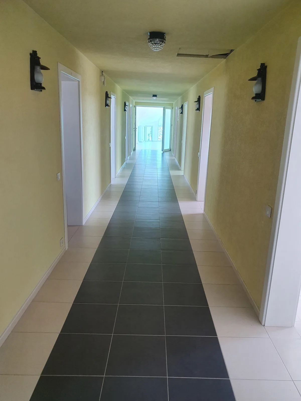 Lokal me qira — foto 1 nga 10