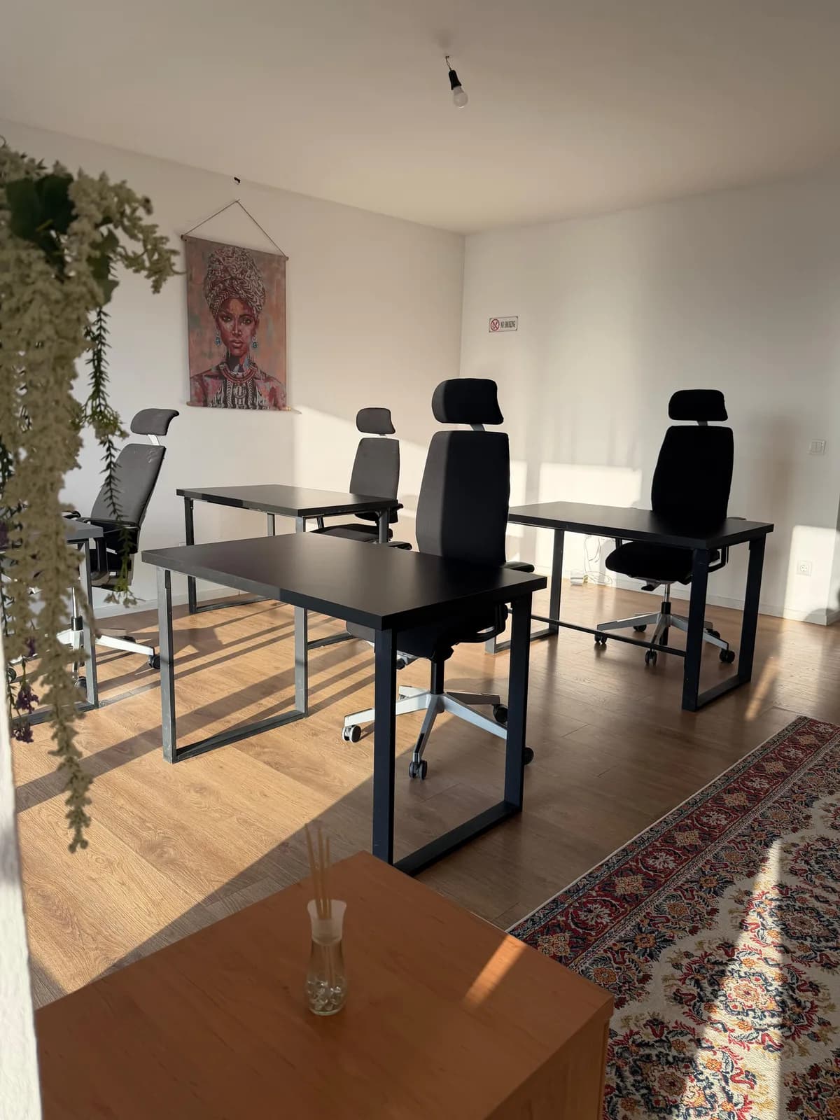 Zyrë 95 m² me qira - Lagjja e Muhaxherëve, Kulla e Zotnisë. — foto 1 nga 11
