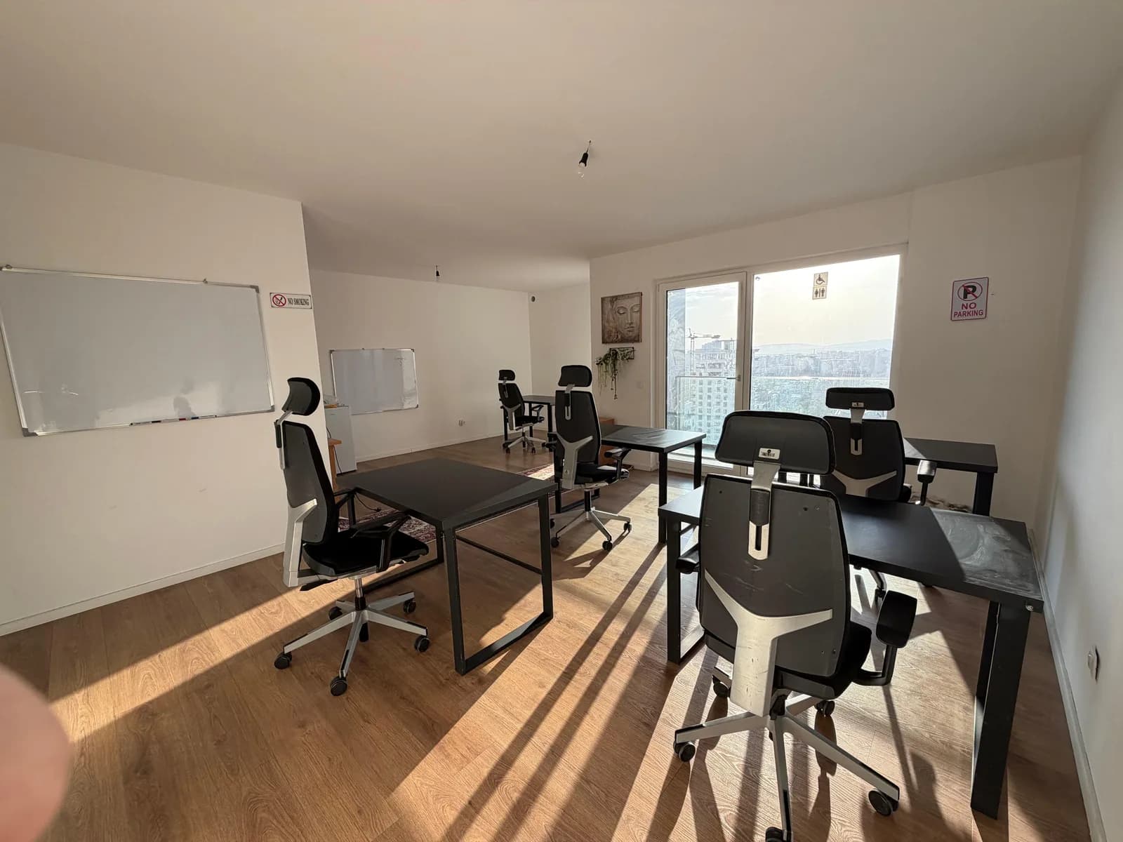Zyrë 95 m² me qira - Lagjja e Muhaxherëve, Kulla e Zotnisë. — foto 2 nga 11