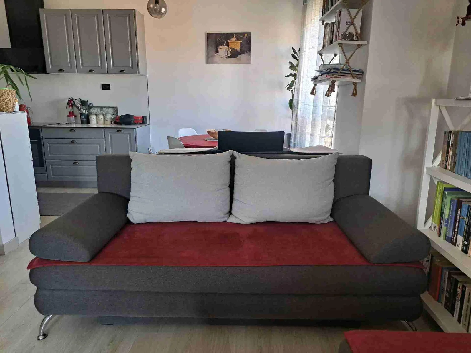2 divanë për sallon — foto 1 nga 2