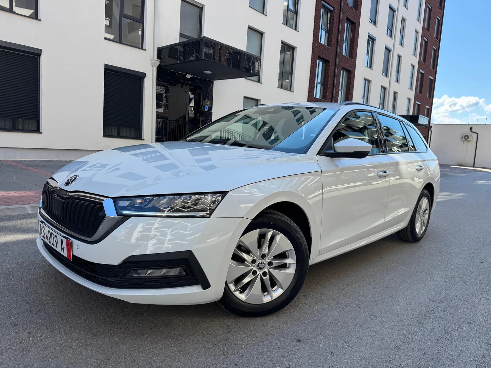 Škoda Octavia 2.0 TDI DSG, 110 kW, 150 PS, 1 vit regjistrim — foto 1 nga 12