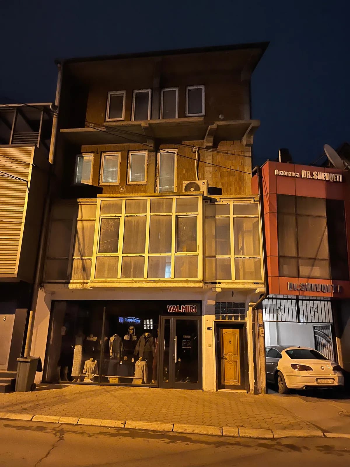 Shitet shtëpia me lokal — foto 2 nga 2