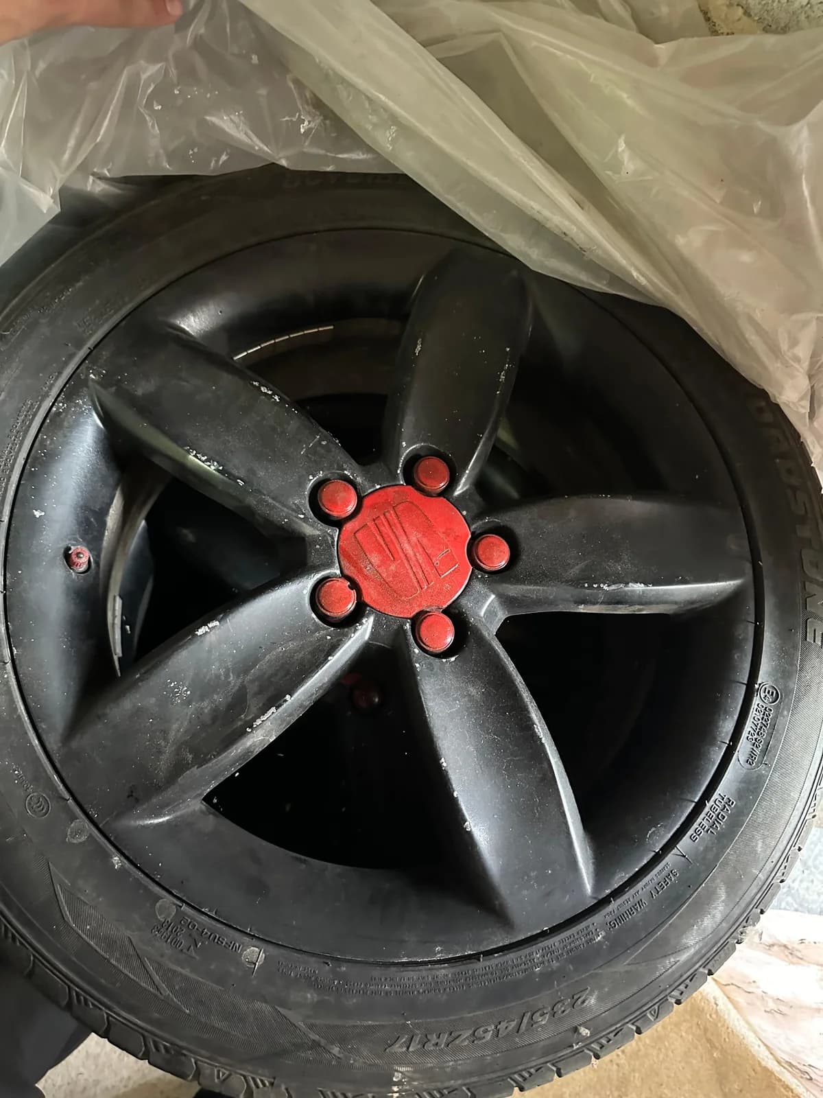 Goma verore 235/45 R17 me fellne 17 — foto 2 nga 3