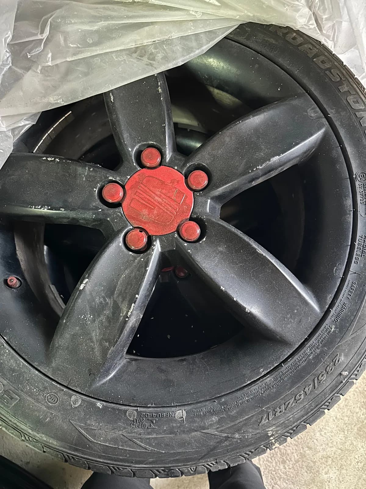 Goma verore 235/45 R17 me fellne 17 — foto 1 nga 3