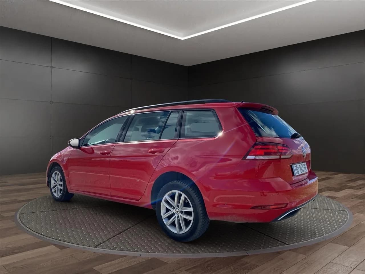 VW Golf 7.5 2.0 TDI Comfortline — foto 2 nga 9