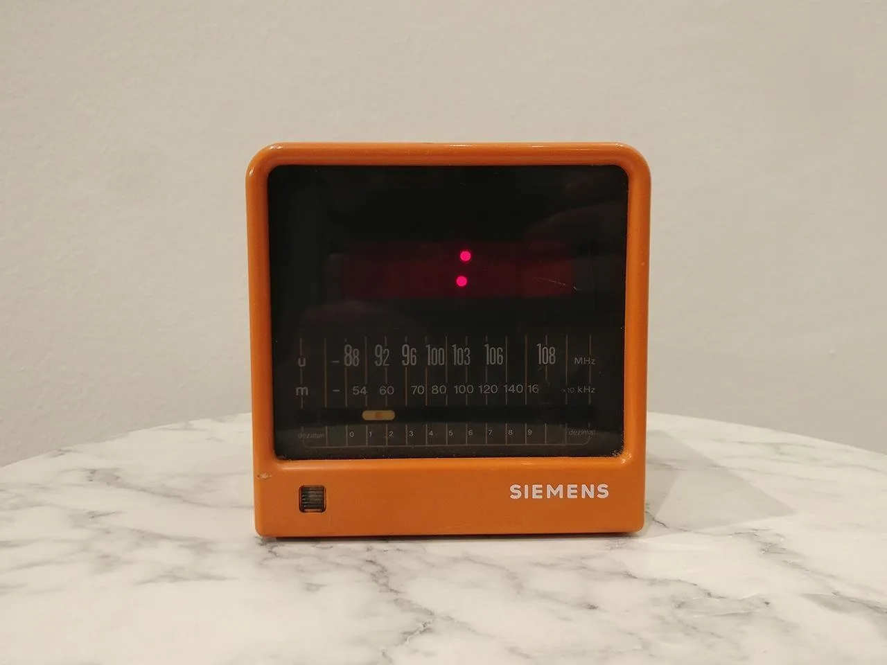 Radio SIEMENS - 1983 — foto 2 nga 4