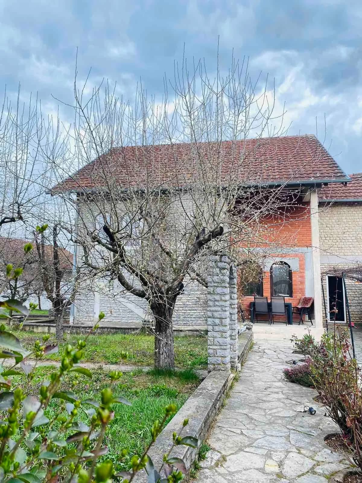 Shtëpi në shitje me oborr në fshatin Stupë, Komuna e Klinës — foto 1 nga 9
