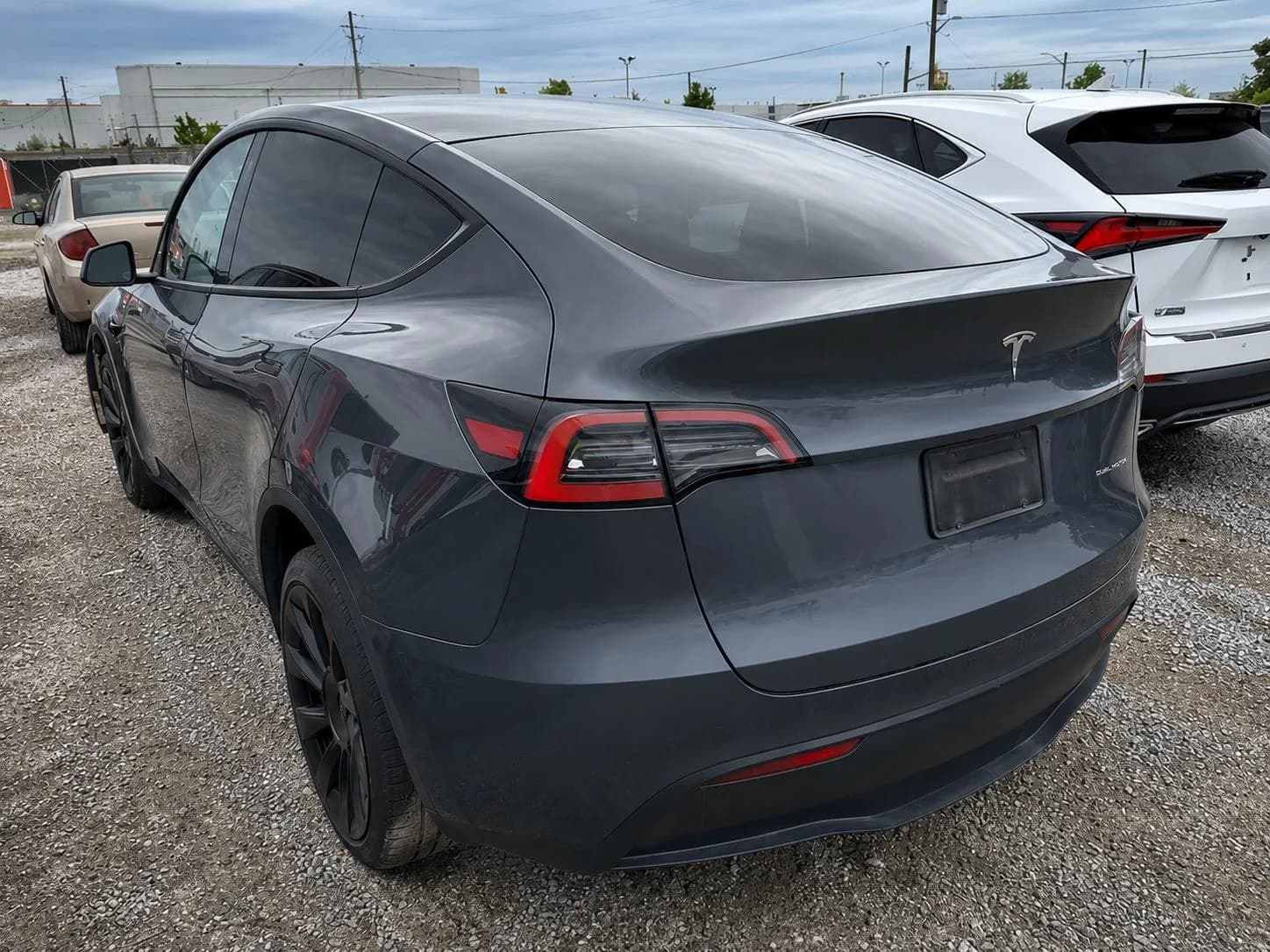 Tesla Model Y Dual Motor Long Range 2024 — foto 2 nga 5