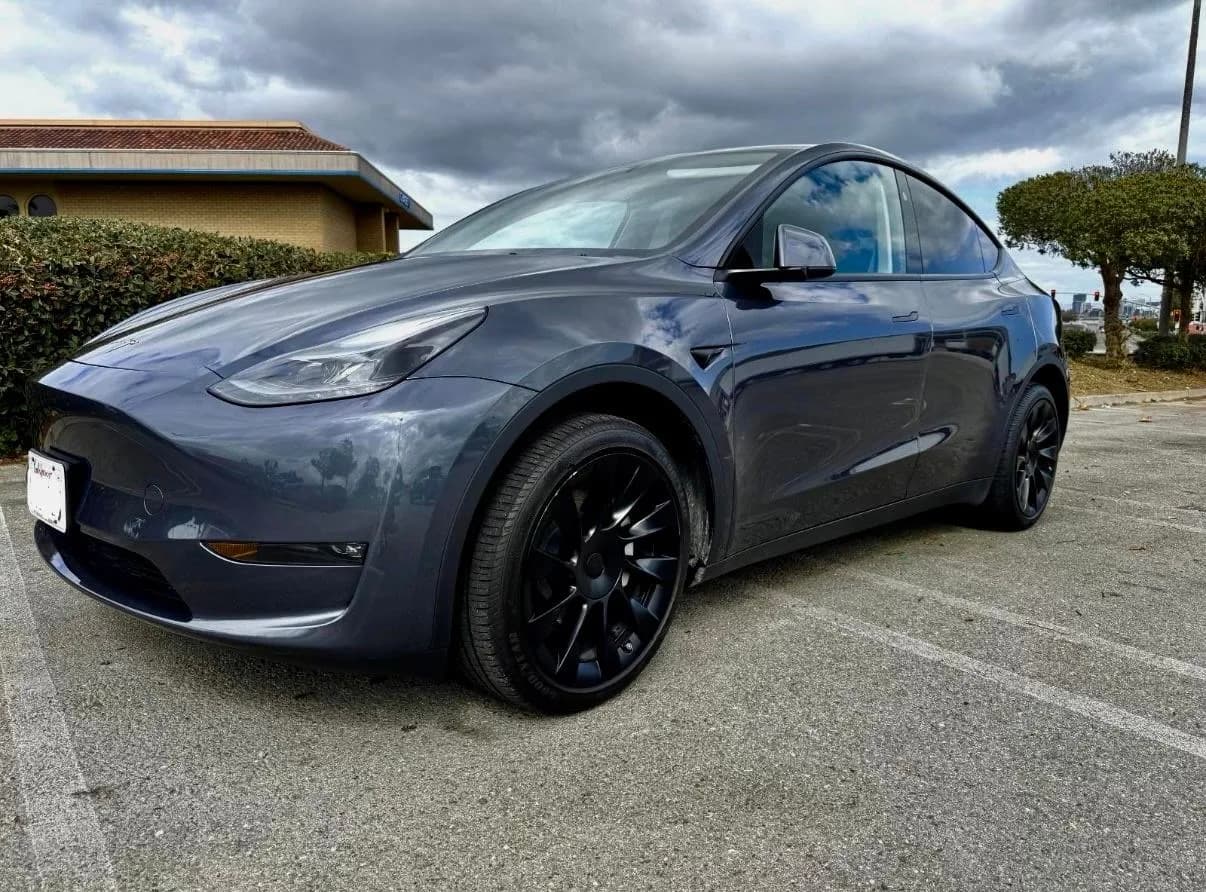 Tesla Model Y Dual Motor Long Range 2024 — foto 1 nga 5