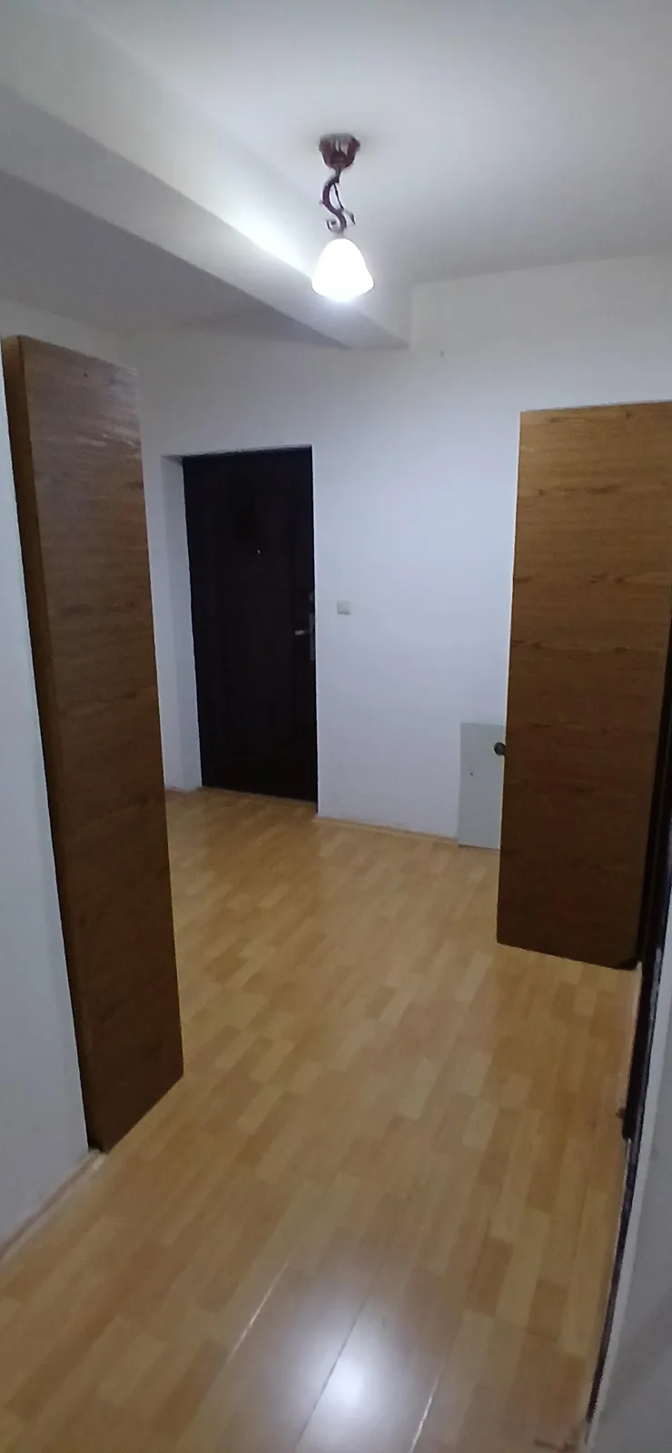 Banesë 2+1 me qira — foto 1 nga 8