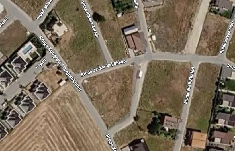 Shitet trualli 2.70 ari, Lagjja Qendresa — foto 2 nga 3