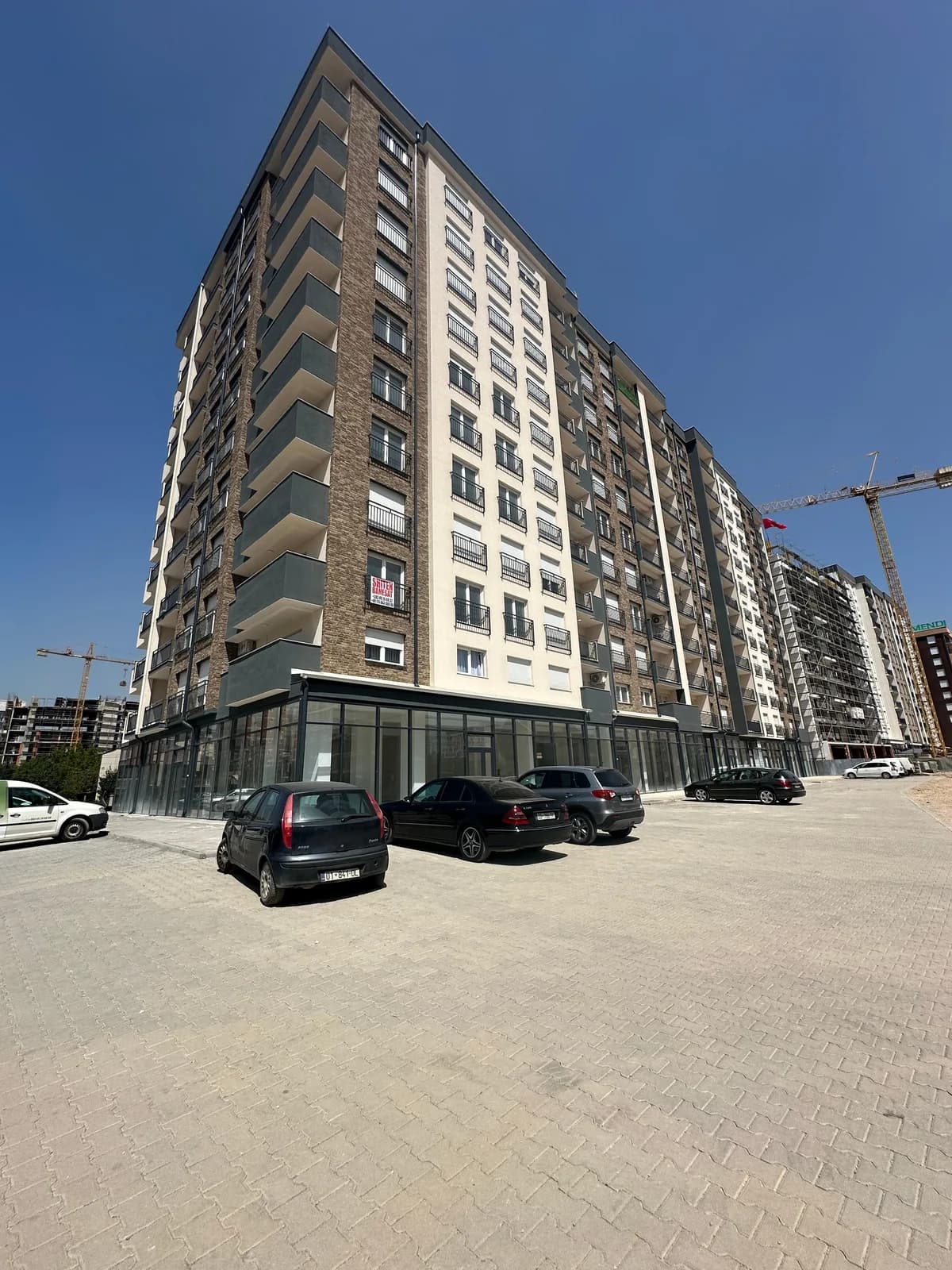 Shiten urgjent banesat, afër Hotel Sonoma — foto 2 nga 4
