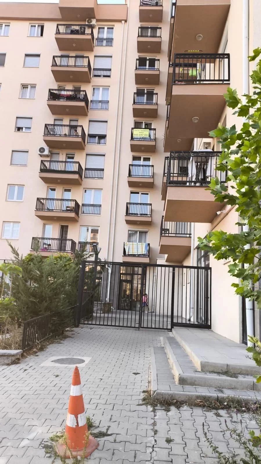 Banesë 1+1 në shitje te Xhamia e Re — foto 1 nga 12