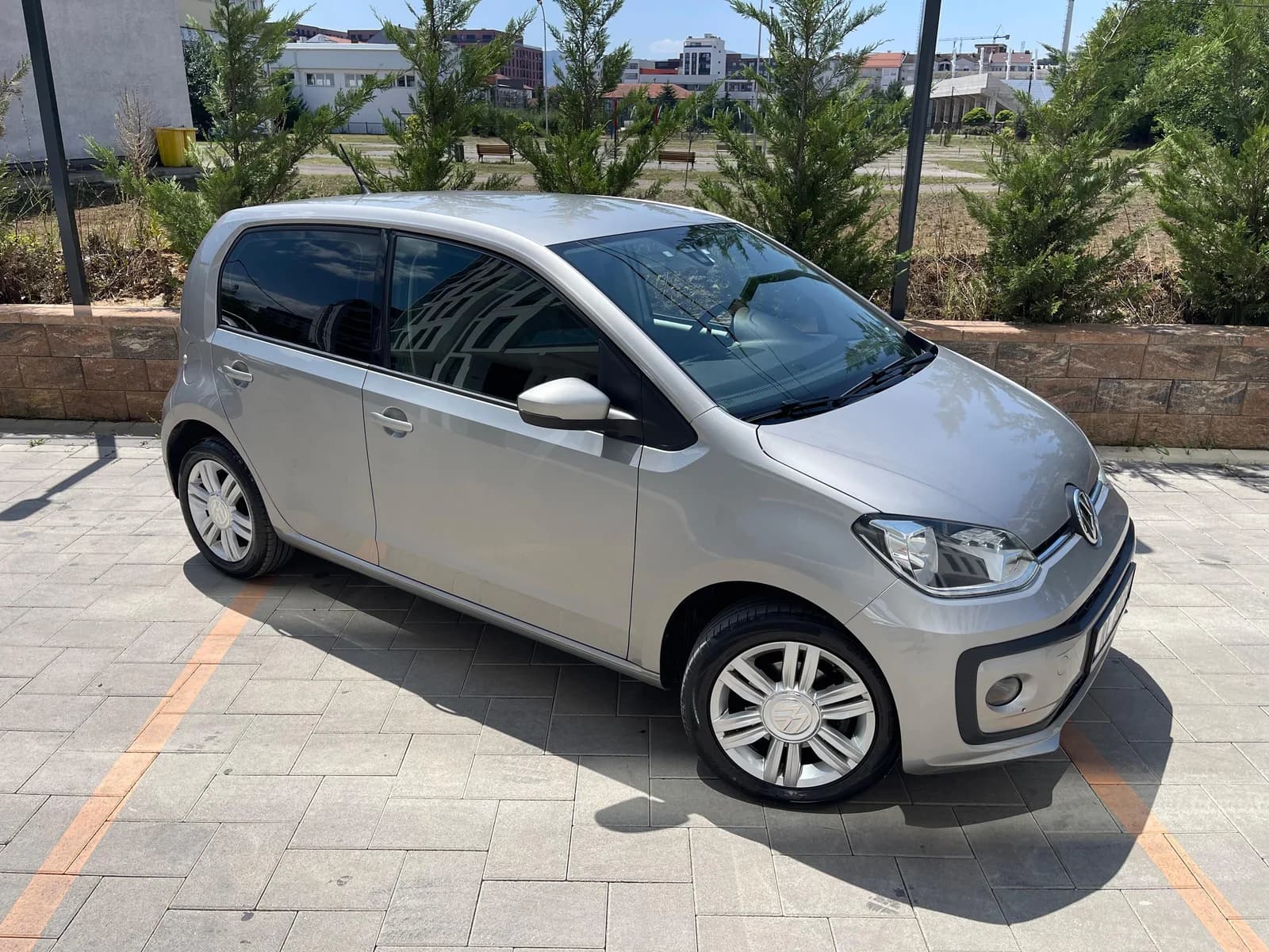 VW Up! 1.0 benzinë — foto 2 nga 11