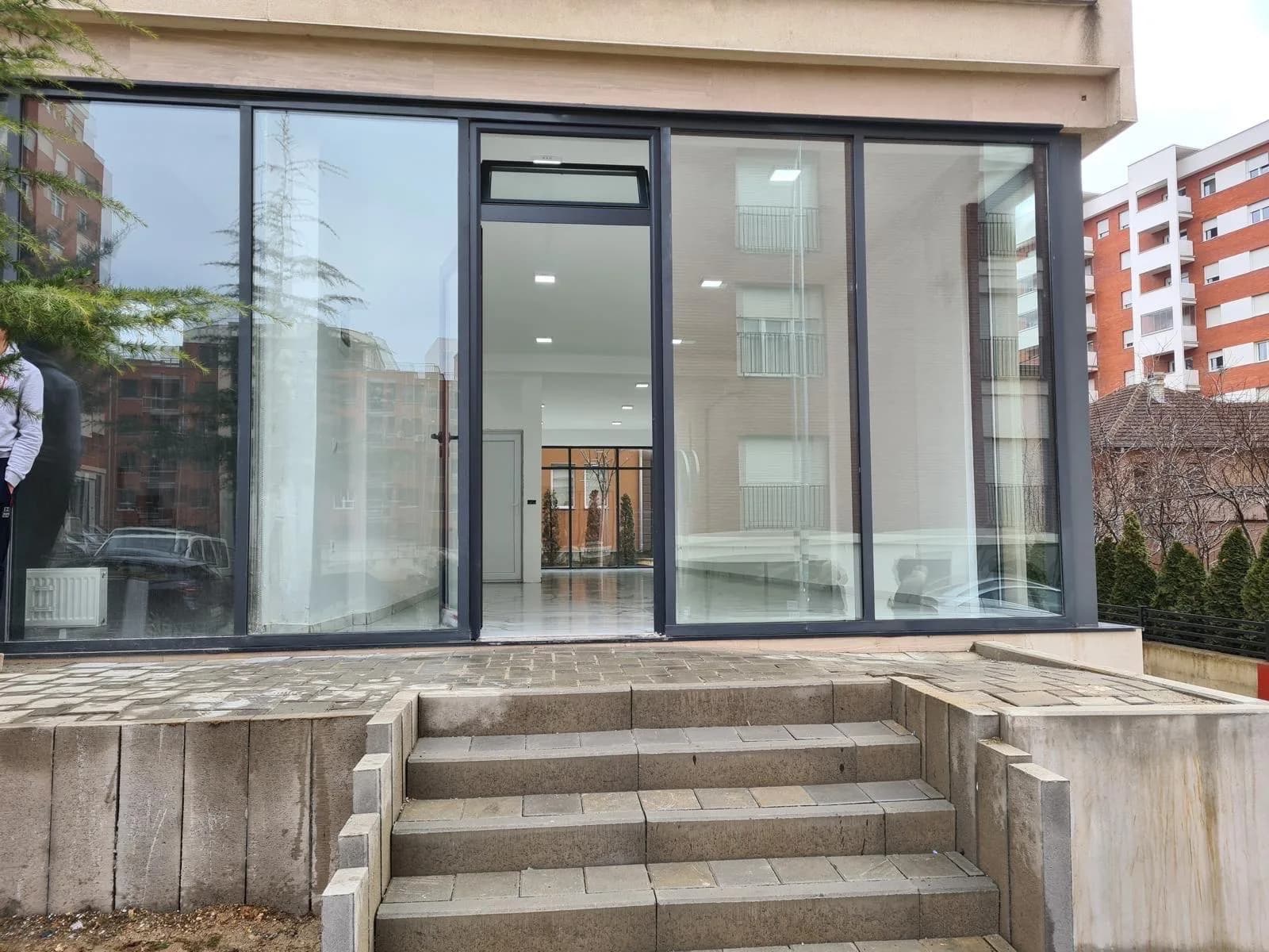 Lokal modern 78 m² me qira në Rrugën Jakov Xoxa, afër Rrugës B në Prishtinë — foto 1 nga 7