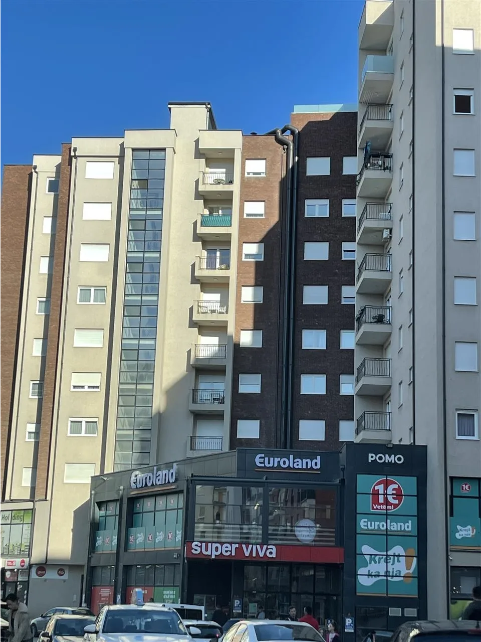 Shitet banesë me 3 dhoma gjumi në Prishtinë - Muharrem Fejza — foto 1 nga 11