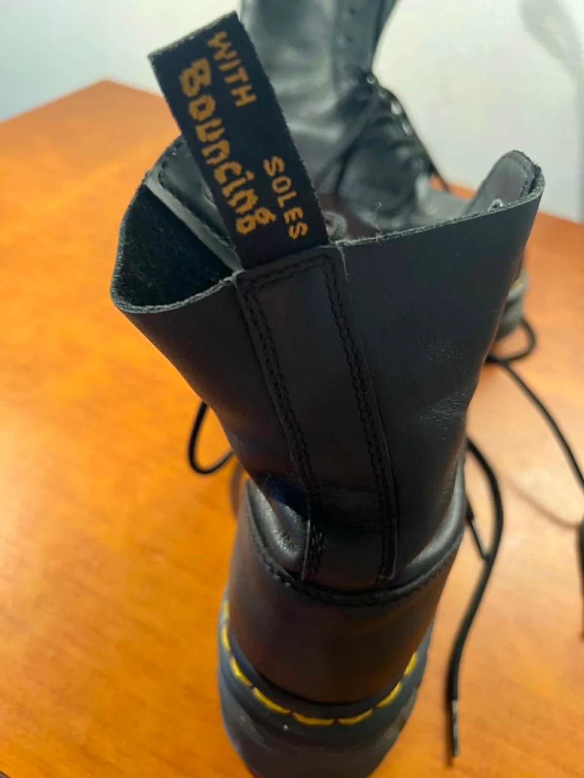 Çizme Dr. Martens për femra, numri 37 — foto 2 nga 4
