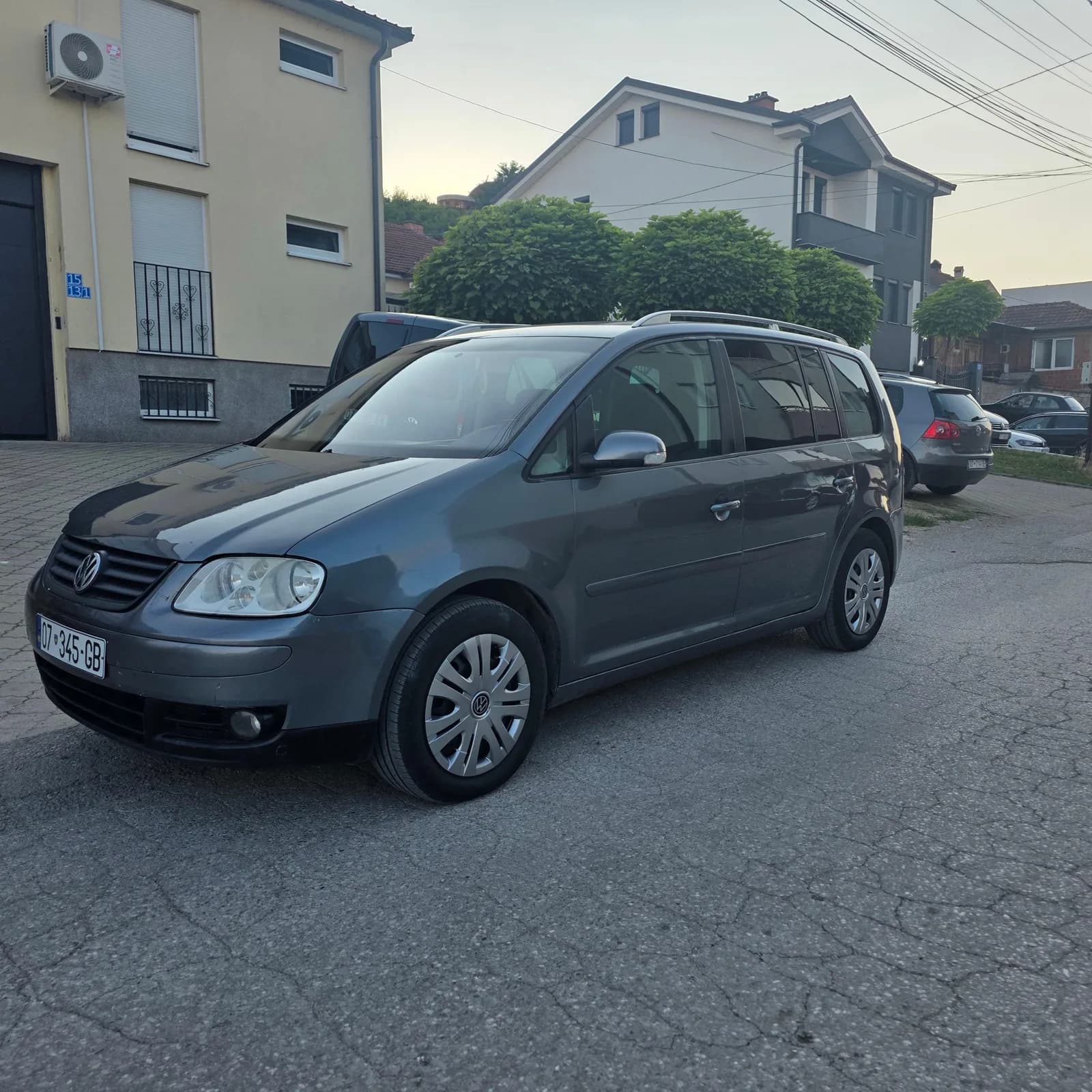 Volkswagen Touran 2.0 TDI, 2005, 7 ulëse — foto 1 nga 10
