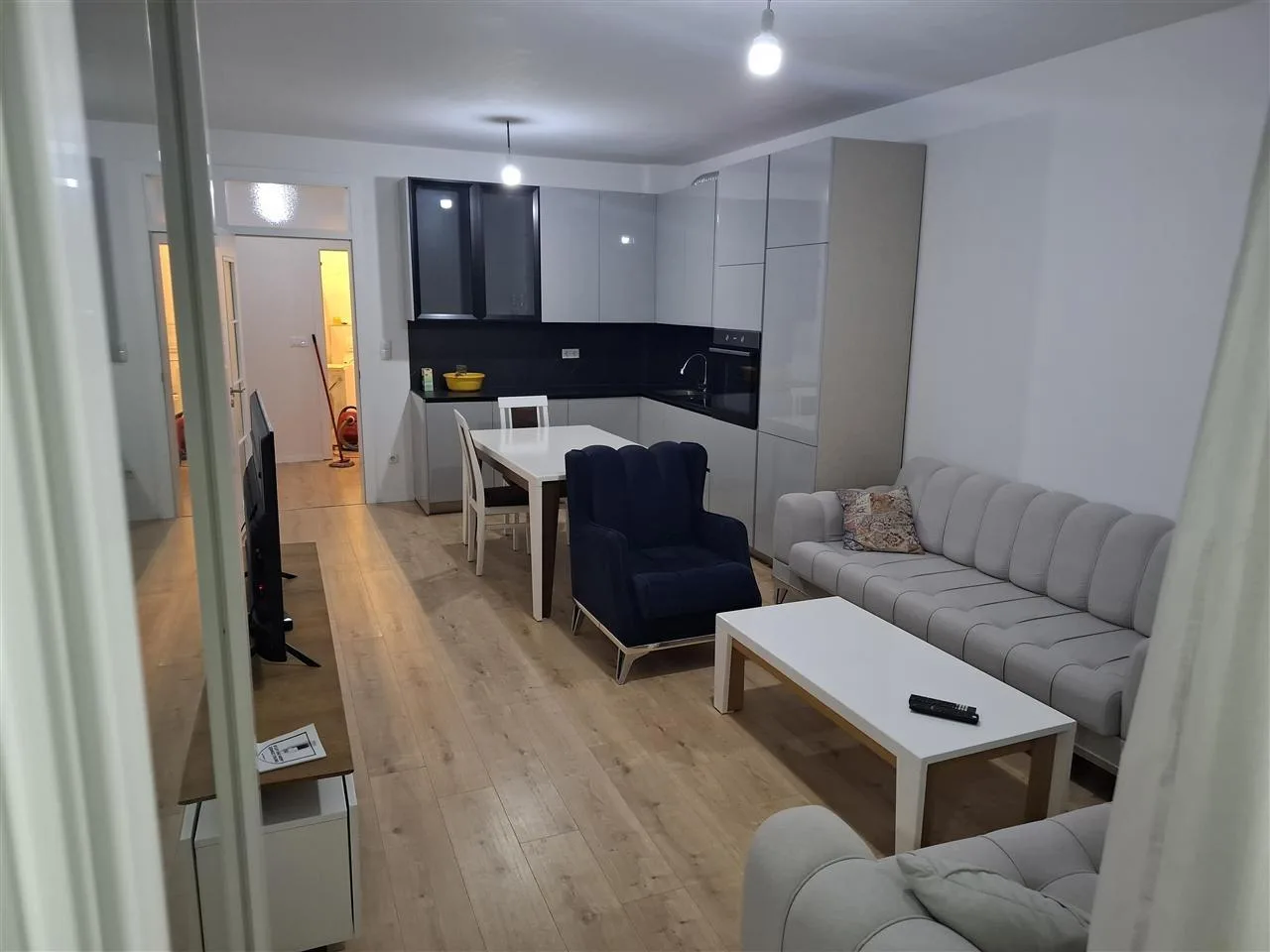 Banesë 1+1 me qira — foto 1 nga 9